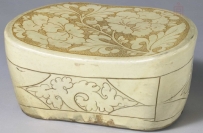 宋代 白釉剔花花卉纹枕|故宫