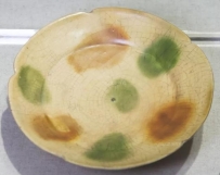 邛窑 三彩花口瓷盘  晚唐-五代  成都博物馆藏