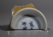 清· 康熙 米黄底釉 成化年制 寄托款 NO.7948