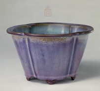 宋代 钧窑玫瑰紫釉海棠式花盆托 |故宫