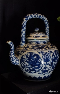 明·隆庆 青花团云龙纹提梁壶 | 故宫博物院