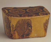 唐代 巩义窑 绞胎 枕 故宫博物院藏