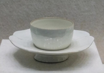 定窑白瓷“官”字款托盏  河北省定州市博物馆藏