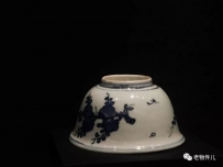 明·隆庆 青花折枝梅花蜂蝶图碗 | 故宫博物院