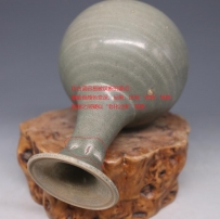 露胎骨变深、反黑，出现老熟现象；胎釉之间老化过度自然，一样为高仿的假货