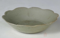 唐代 越窑青釉花瓣口碗 | 故宫博物院