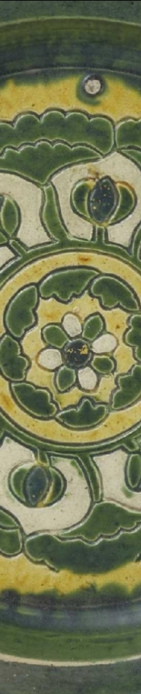 唐代 三彩刻花三足盘| 故宫博物院