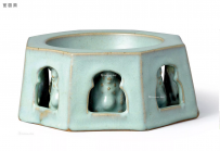 苏富比 金至元 钧窑月白釉镂空八佛八方供器457万