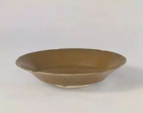 故宫 定窑紫金釉葵瓣口盘，宋