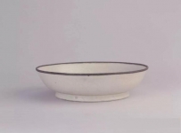 宋代 定窑白釉印花菊凤纹盘 故宫博物院藏