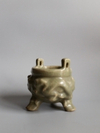 元代龙泉窑三足炉 --独特之 蒙古人制作